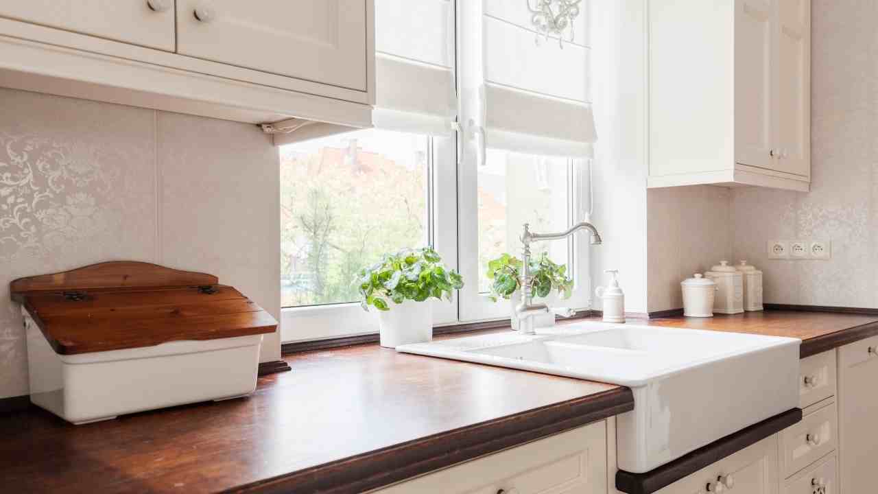 Retro Kitchen Designs in a Modern Cozy Kitchen Space