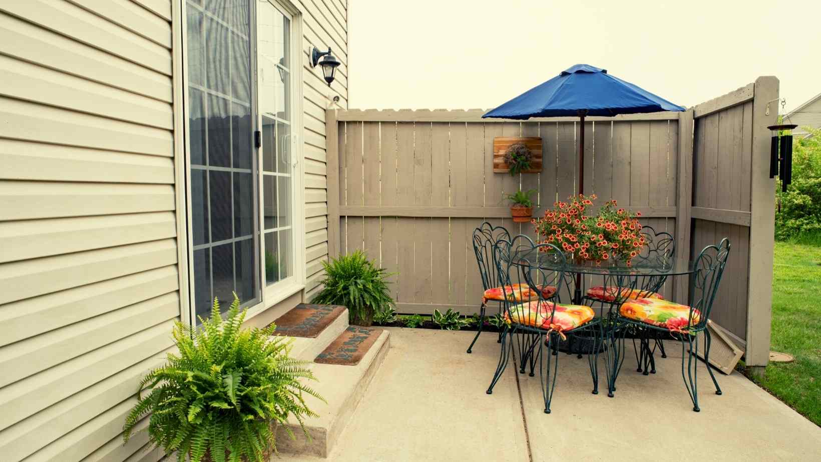 Stylish Outdoor Dining Area