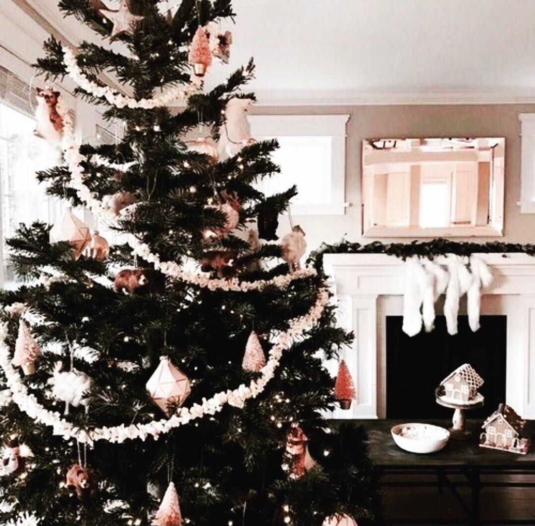 37 Space  Saving Christmas  Decoration Ideas  for Small  Spaces 