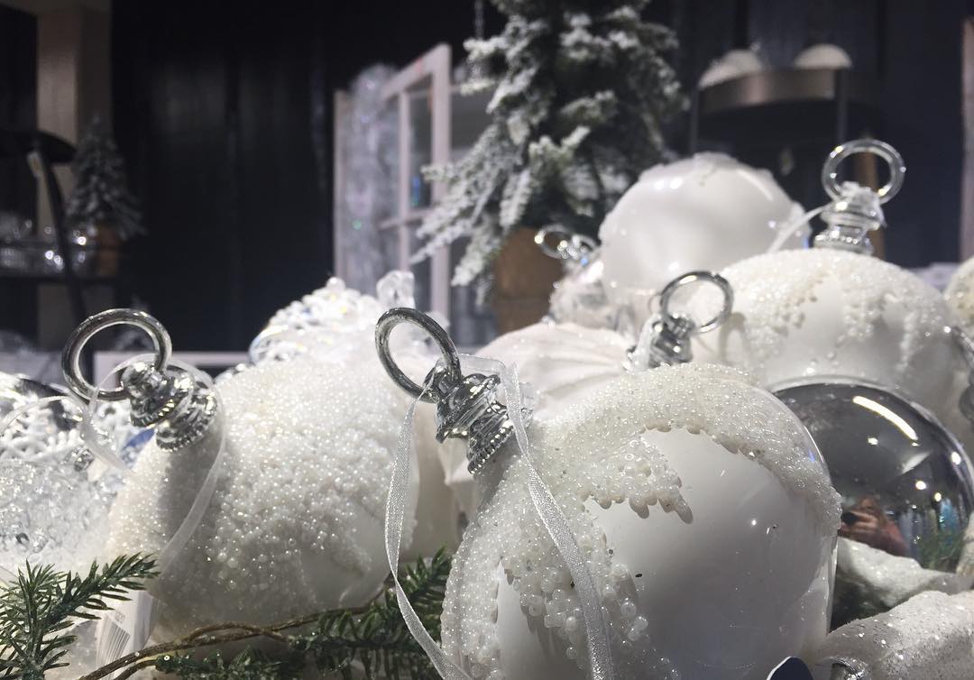 Make a beautiful magical winter Christmas effect.