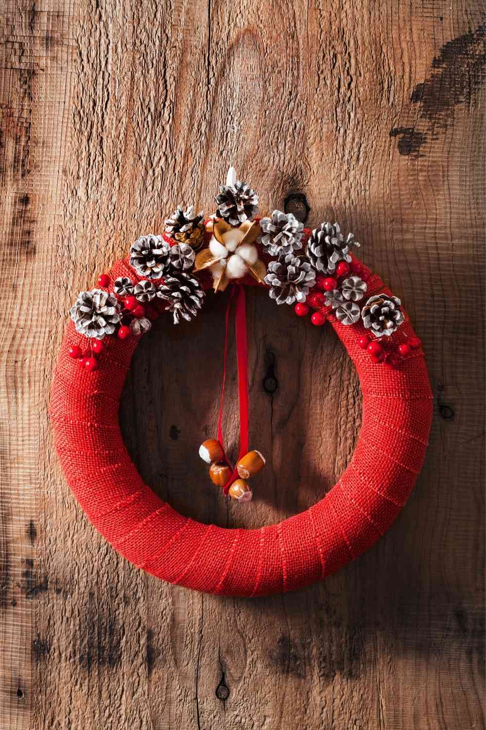 Other unique ideas to decorate the doors with DIY wreaths