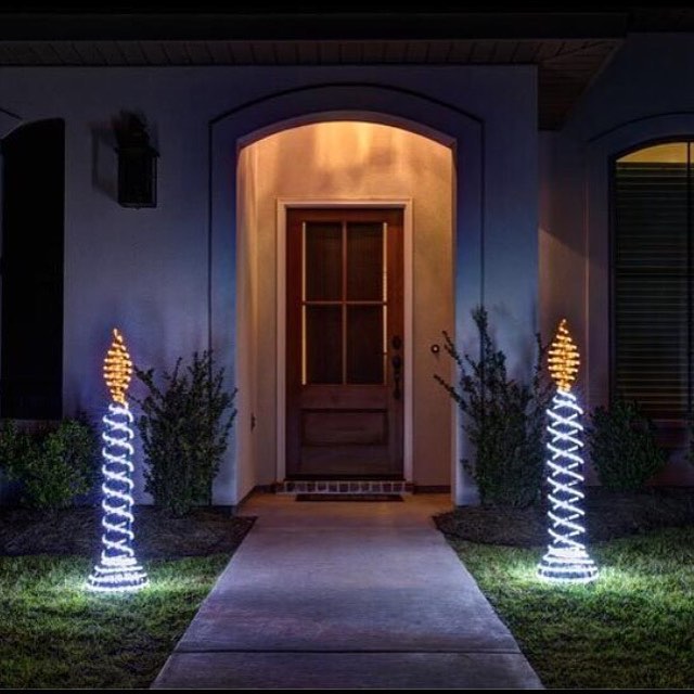 Outdoor Christmas Decor and Lighted Displays.