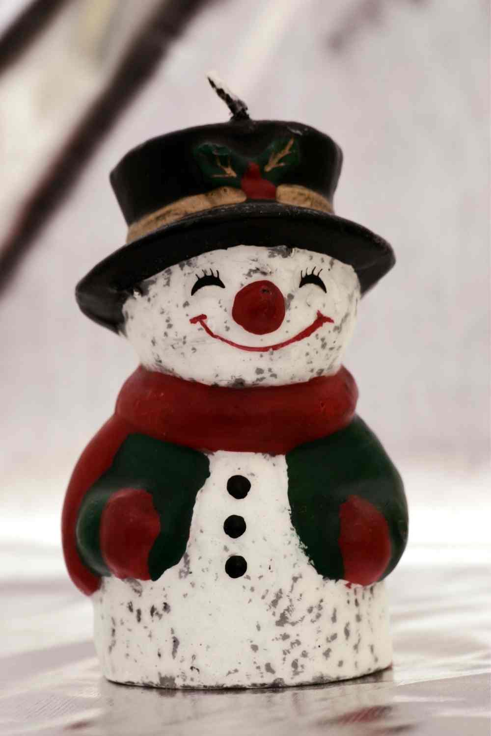 Snowman candles to light up for rooms