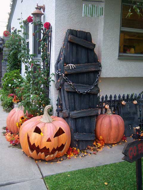 A coffin made out of pallets.