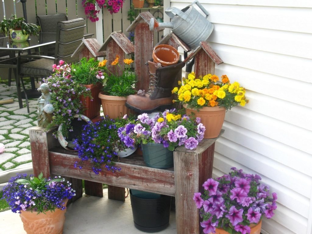 Bench with pots