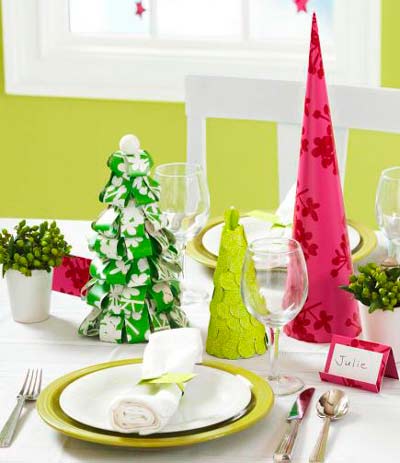 DIY paper Christmas trees to decorate the table.