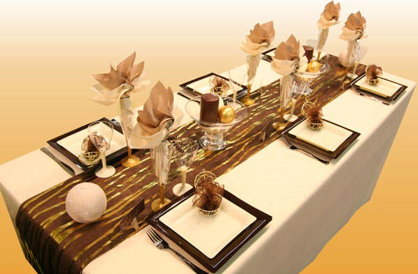 Gold theme table decoration