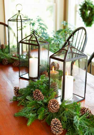Lanterns to decorate the table with pine leaves and wild pineapples.