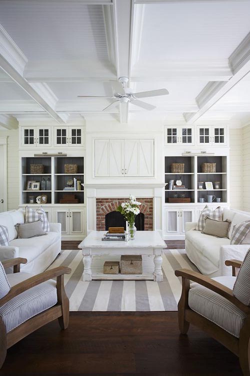 Living room in white, modern and small but looking classic.