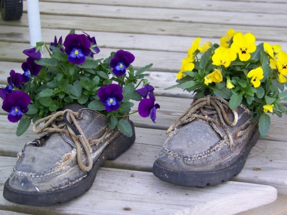 Shoes with pansies