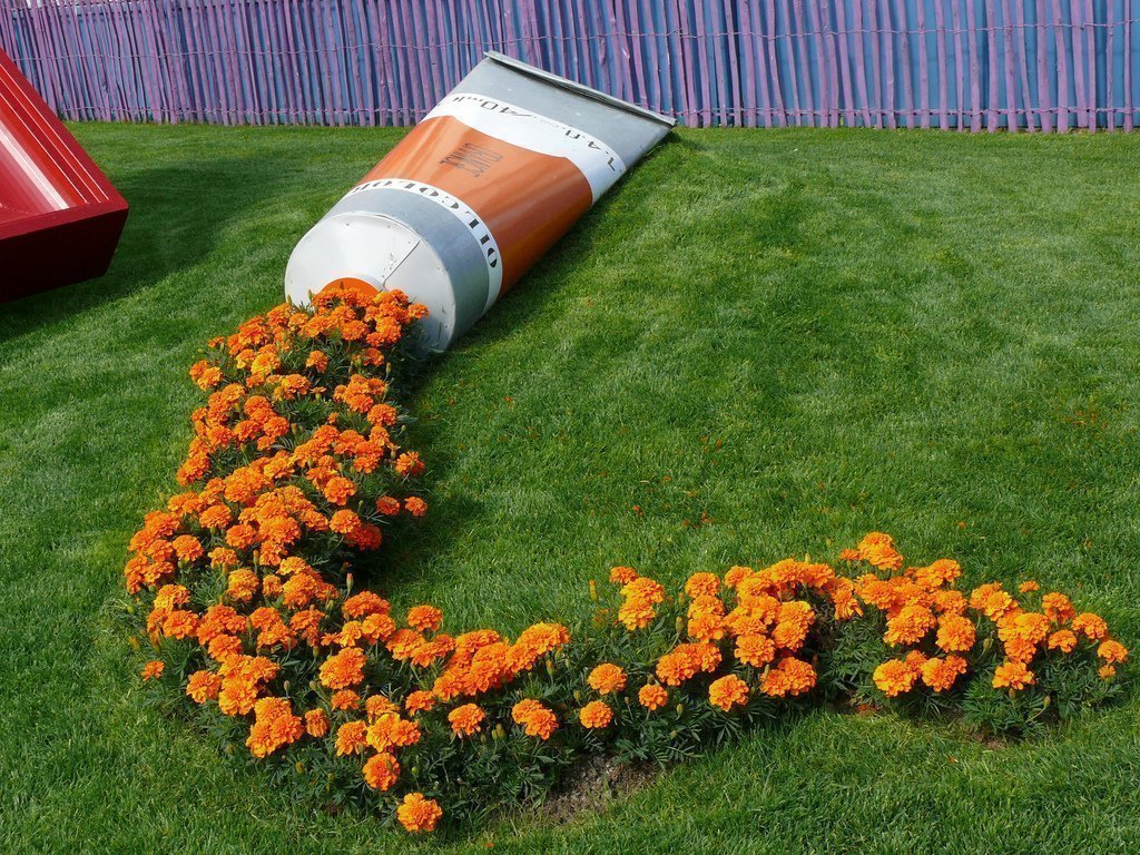 Tube with a trace of flowers