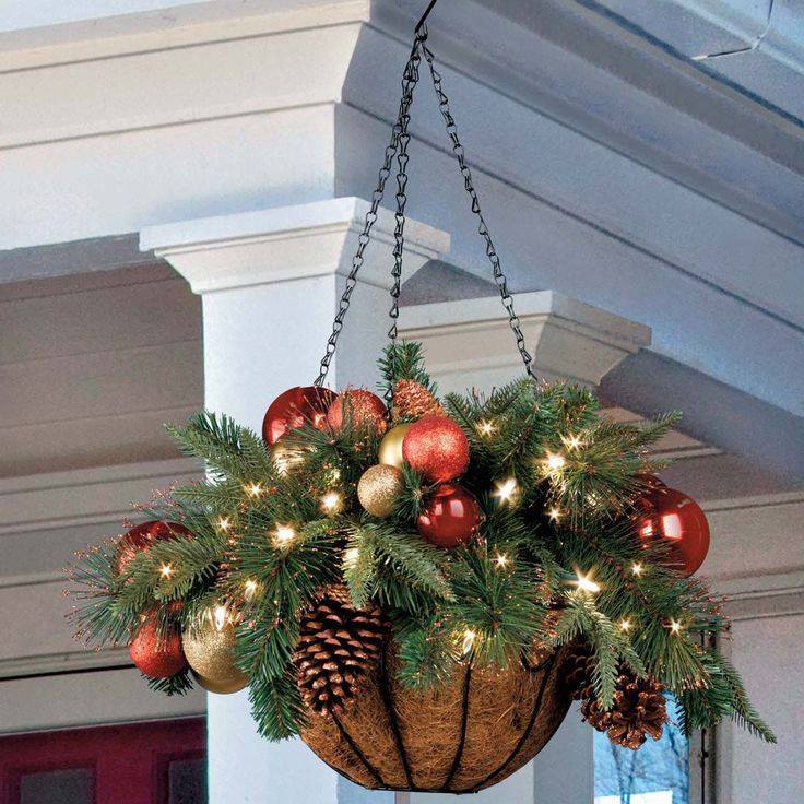 #DIY #Outdoor #Christmas #decorations Christmas hanging basket