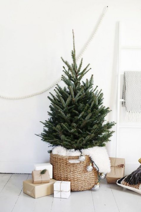 #Small #Christmas #Tree Christmas tree in a basket covered with fur
