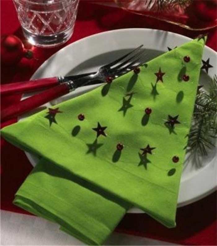 Decorate the napkin as a real Christmas tree