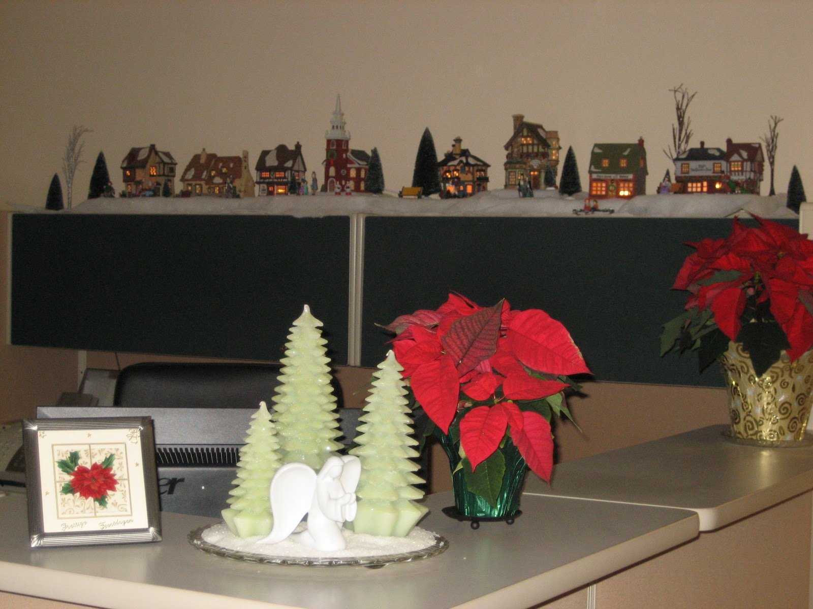 #Christmas #Office #Decoration #Ideas Home Office Desk Decoration Ideas