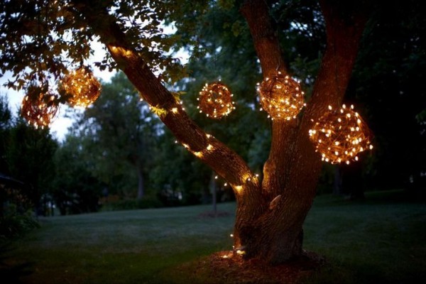 #DIY #Outdoor #Christmas #decorations Lighted Grapevine Balls