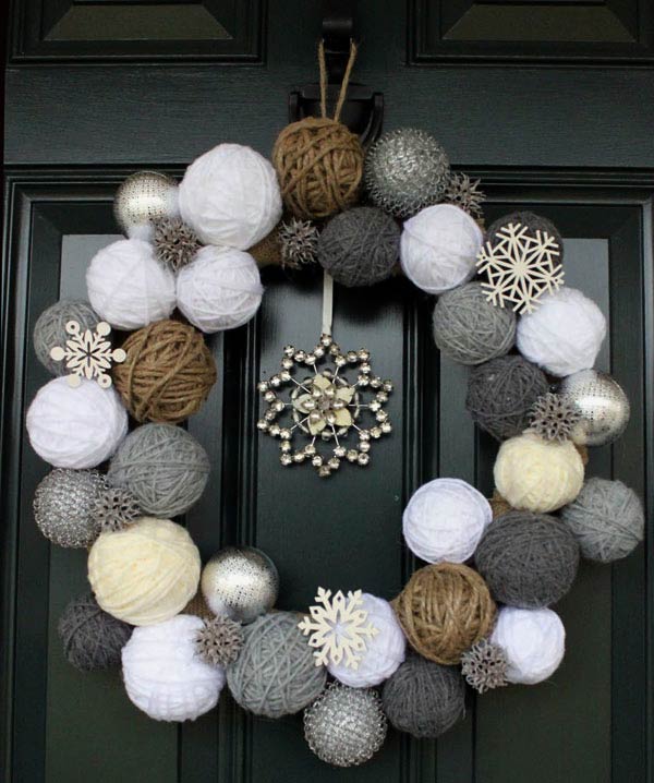 #DIY #Outdoor #Christmas #decorations Neutral yarn ball ring
