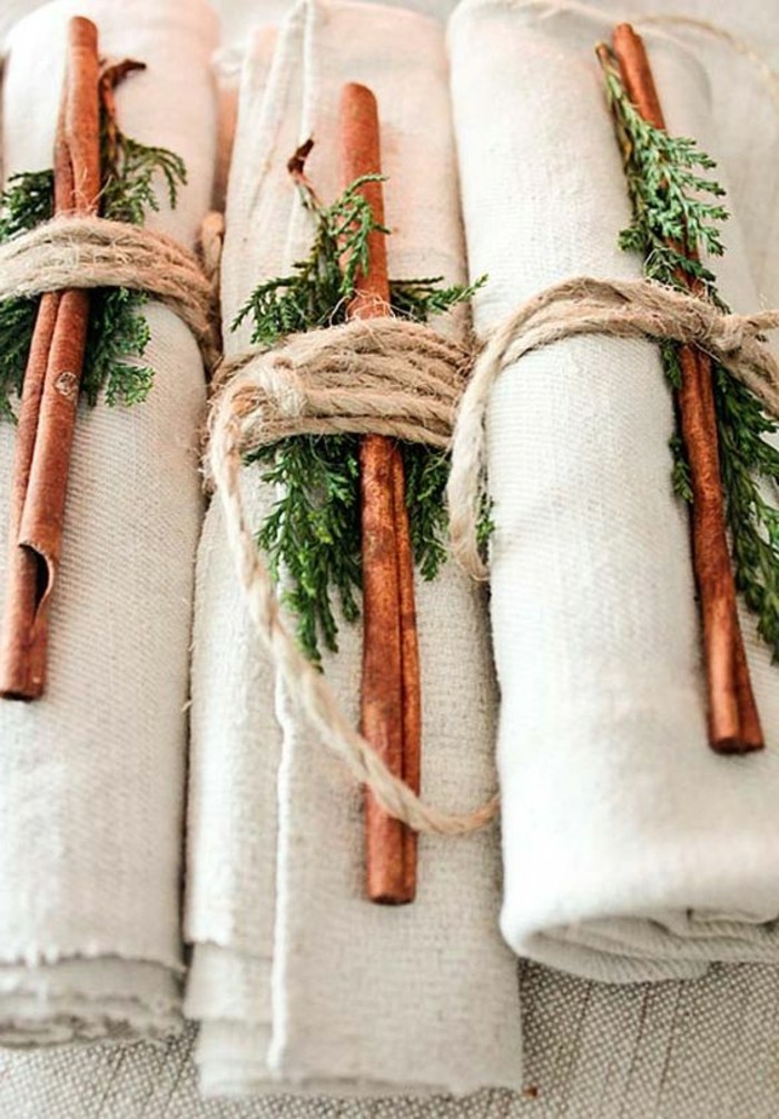 Small green branches of the Christmas tree are also a good offer for folding napkins