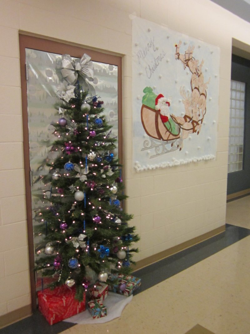 60 Gorgeous Office Christmas Decorating Ideas Detectview 60 Gorgeous Office Christmas Decorating Ideas Detectview