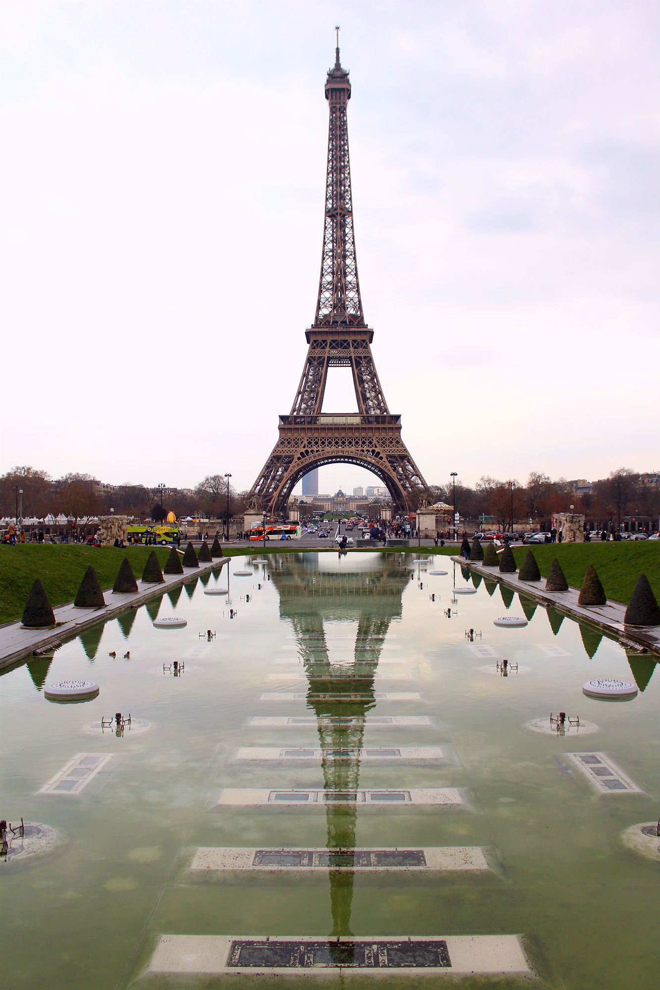 Eiffel Tower reflection from Trocadero.