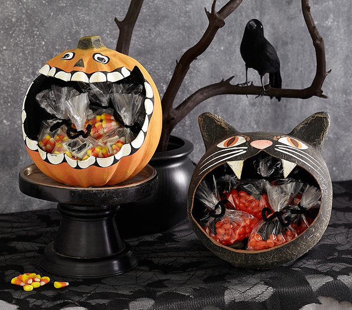 Black Cat and Pumpkin Paper Mache Treat.