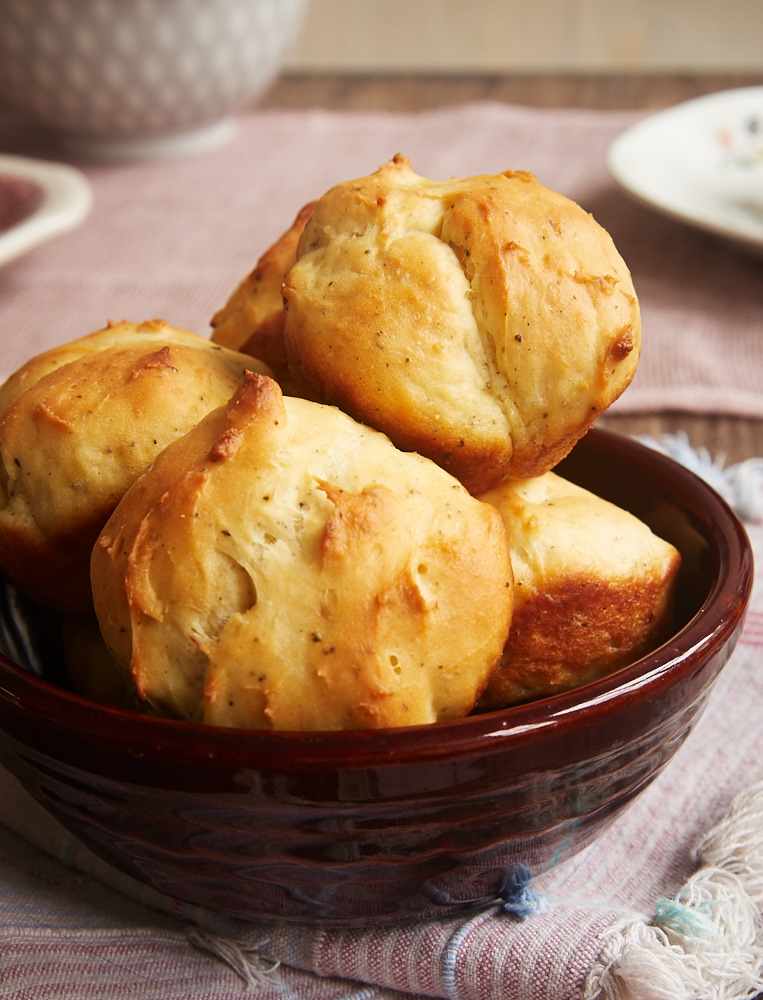 Cracked Pepper Dinner Rolls