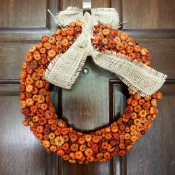 DIY Mini Pumpkin Wreath.
