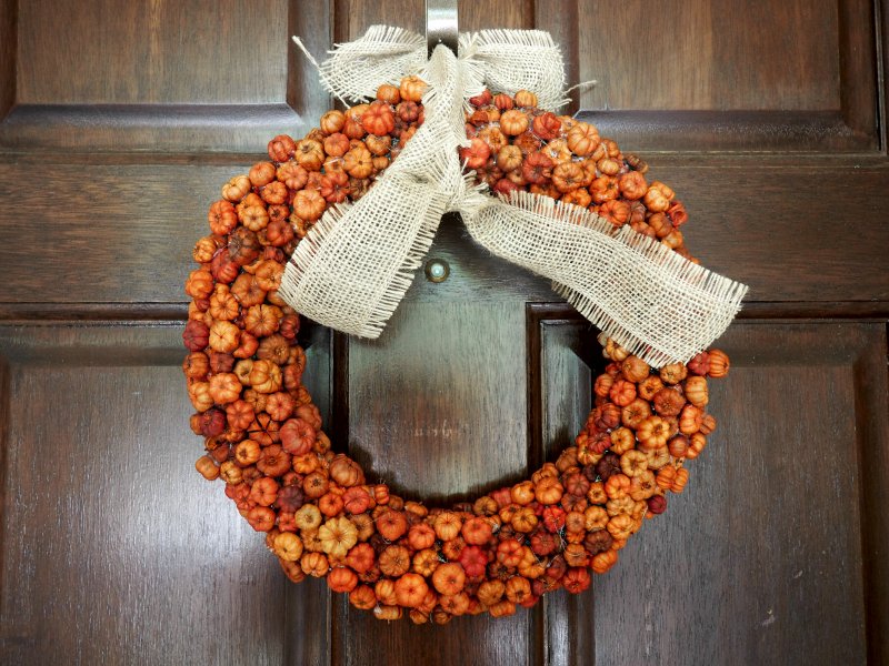 DIY Mini Pumpkin Wreath.