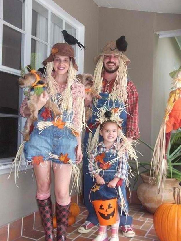 Family Scarecrow Costume Idea.