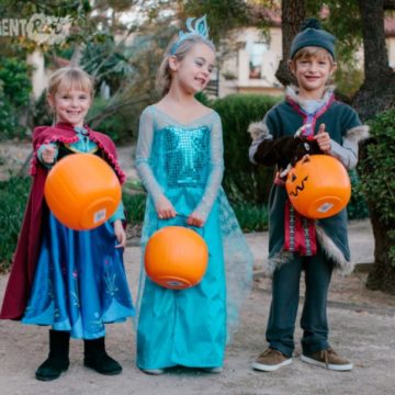 Frozen family halloween costume.