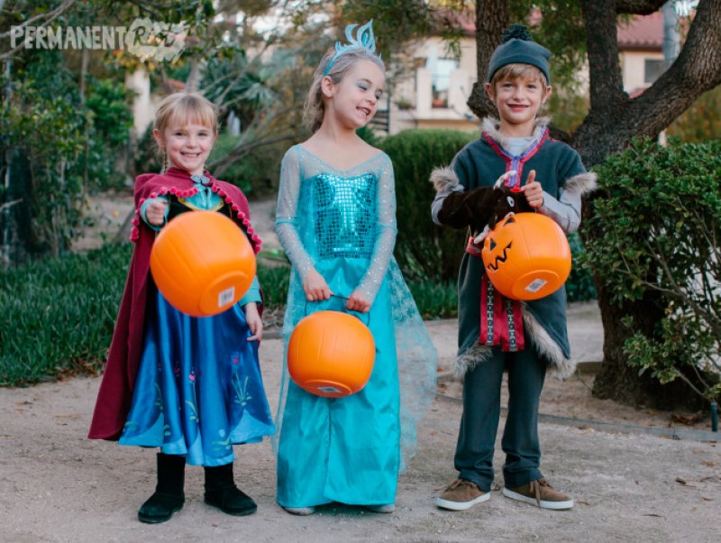 Frozen family halloween costume.