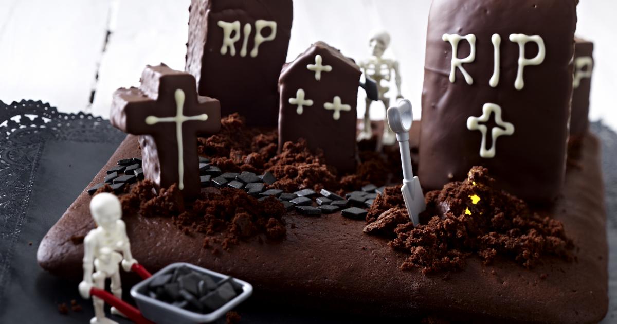 Graveyard Cake - Scary Snacks Recipes