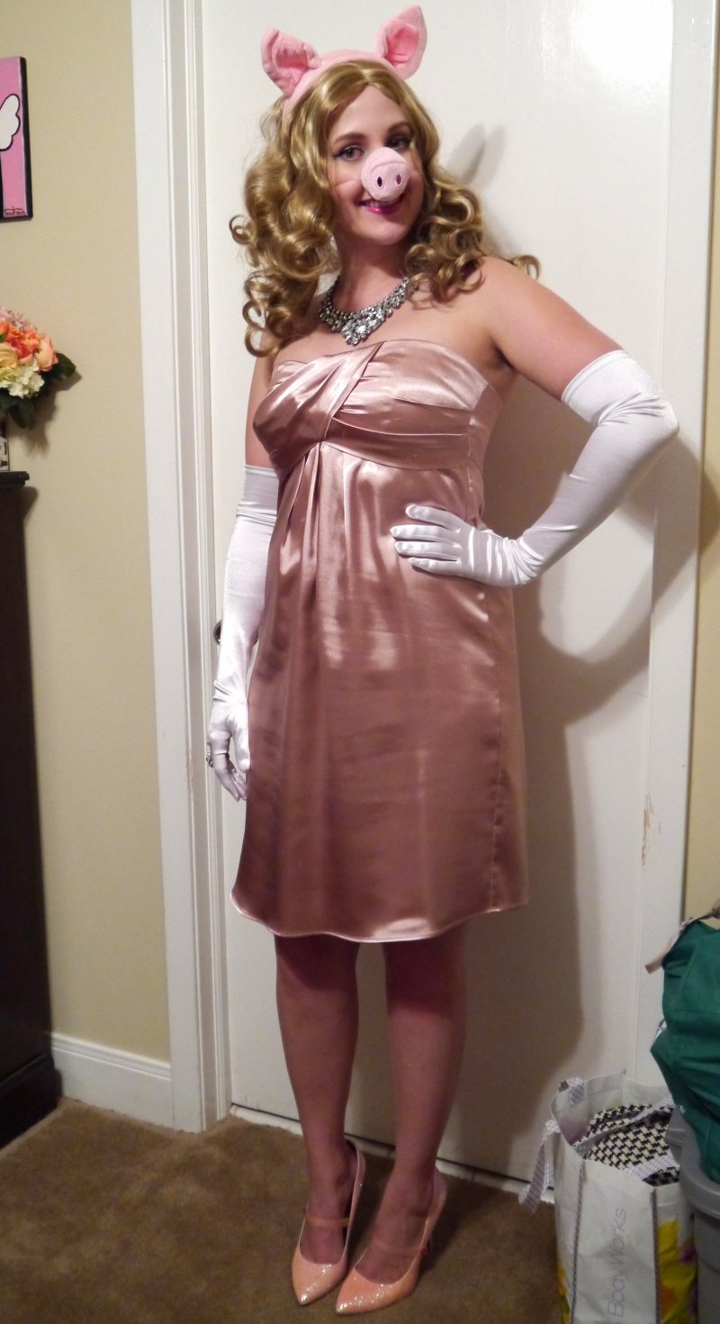 Miss Piggy Homemade Halloween Costume.