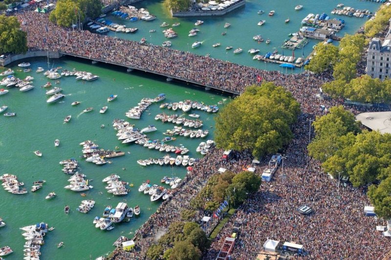 Participate in the Zurich Street Parade.