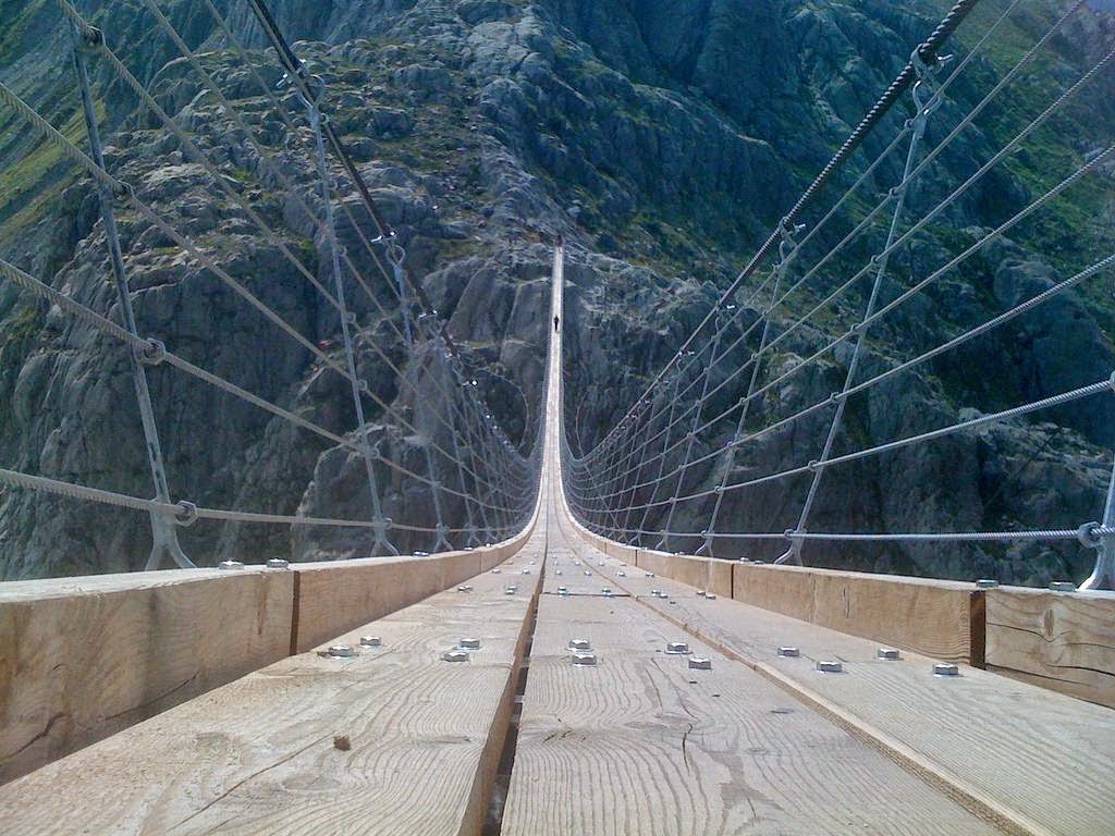 Walk on the Trift Bridge