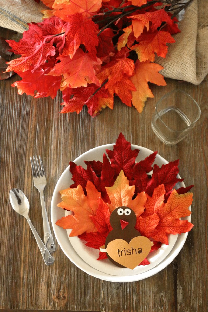 Leaf Turkey Place Setting DIY, Craft up an adorable way for Thanksgiving Seating.