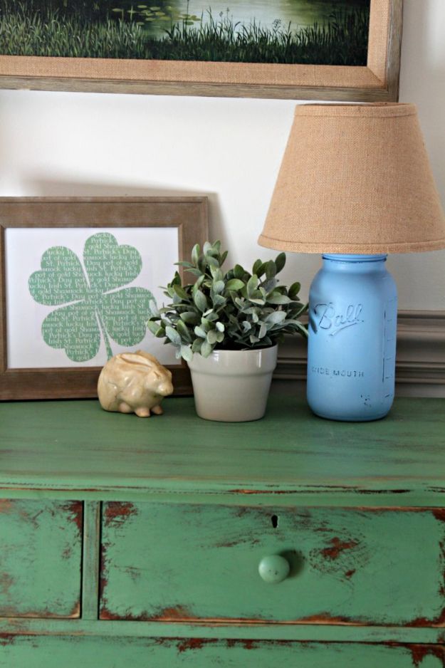 Beautiful Farmhouse Style St. Patrick’s Day Decor.