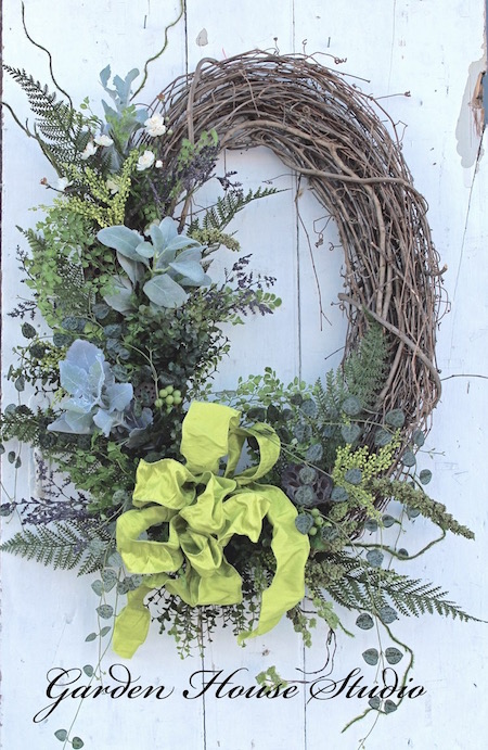 DIY Oval Wreath.