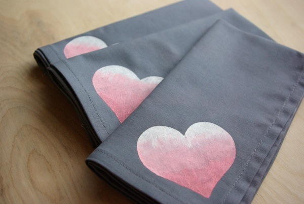 Ombre heart napkins.