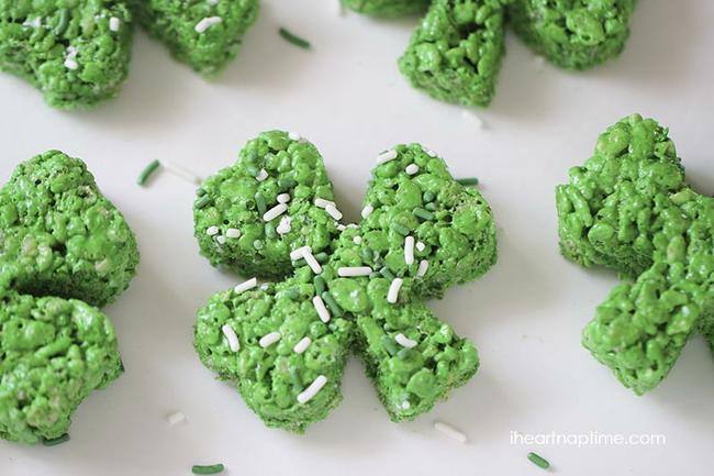 Perfectly shaped shamrock rice crispy treats!