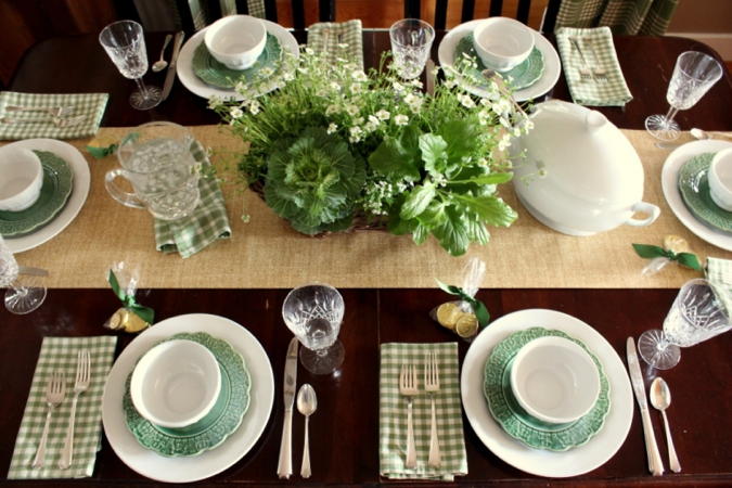 Saint patricks day pretty table decor mixed green plates with white ones.