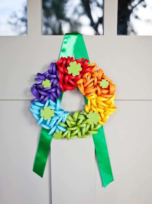 St-Patricks-Day Rainbow Wreath.