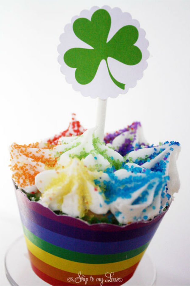 St. Patrick's Day cupcake toppers!