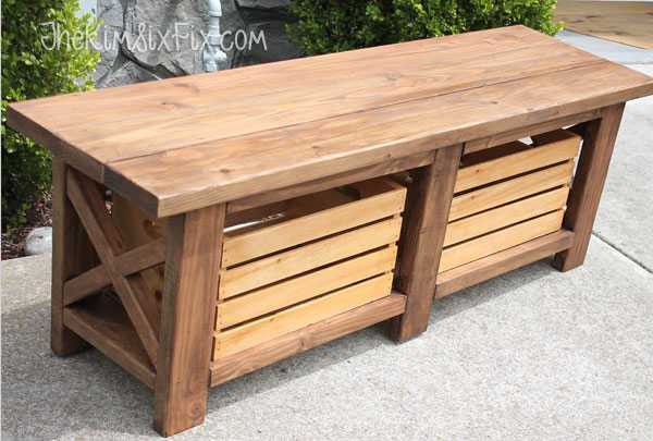 Backyard bench is the perfect building project. Outdoor Bench Project Ideas