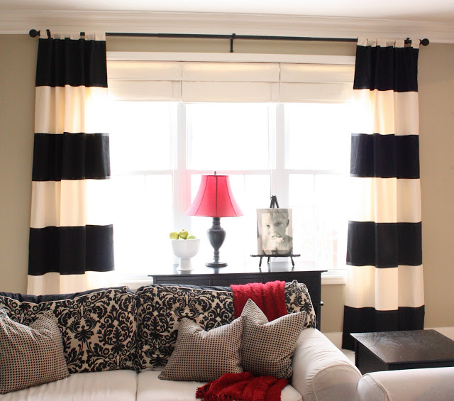 Black & white curtains are graceful and modern.