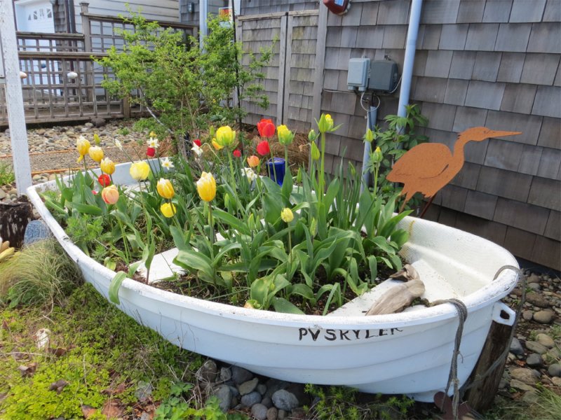 Boat Planter. DIY Flower Planter