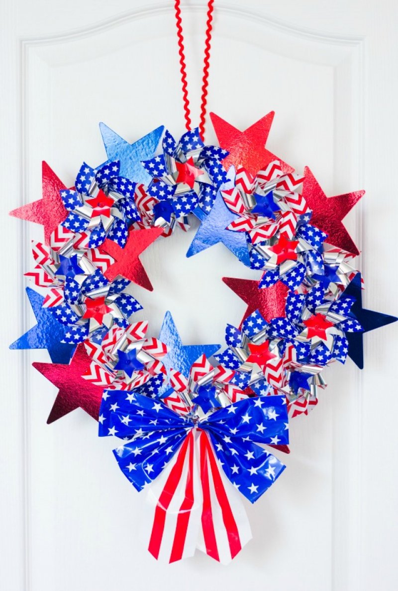 DIY Patriotic Pinwheel Wreath.