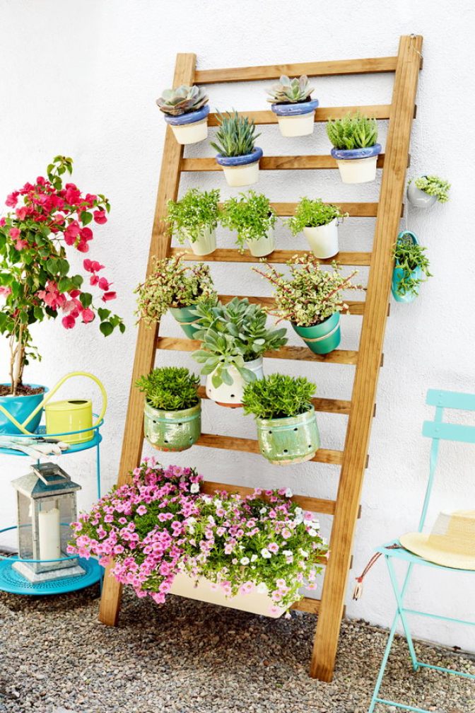 DIY Wood Vertical Garden.