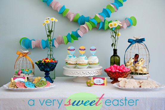 Easter Party Table. Easter Outdoor Decoration Ideas