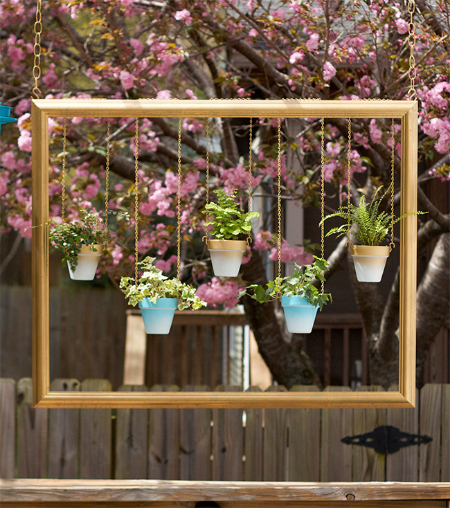 Just hang the planters with a chain.